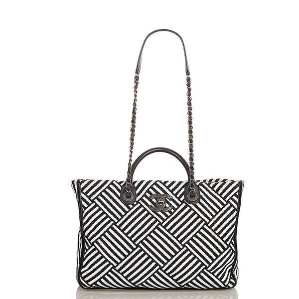 シャネル クロスステッチ ブラック ホワイト キャンバス カーフ チェーンショルダーバッグ レディース CHANEL 【中古】