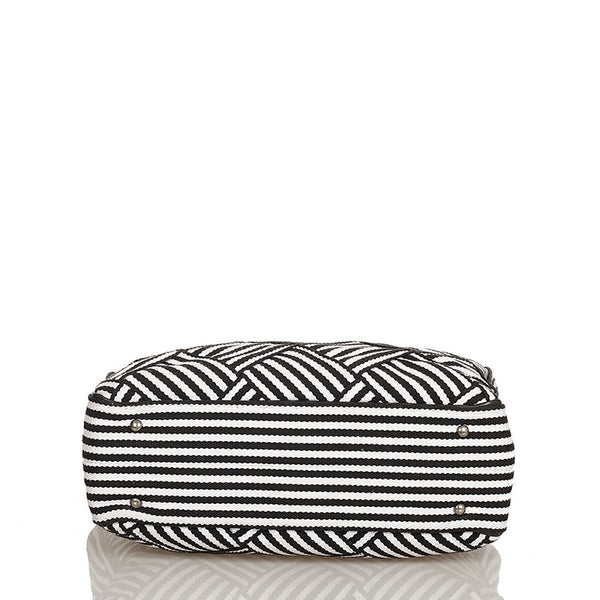 シャネル クロスステッチ ブラック ホワイト キャンバス カーフ チェーンショルダーバッグ レディース CHANEL 【中古】