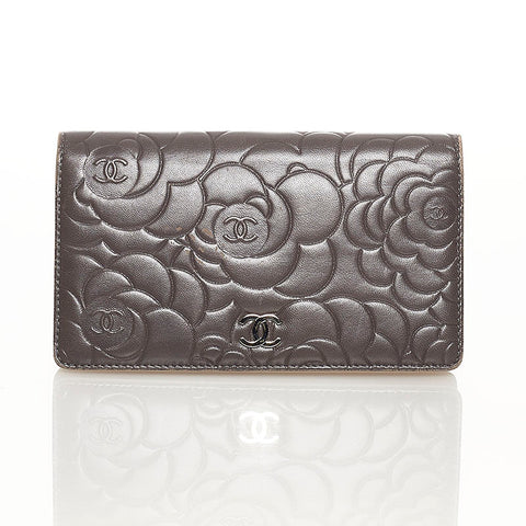 シャネル ココマーク カメリア 型押し 二つ折り財布 グレー ホワイト ラムスキン レディース CHANEL 【中古】