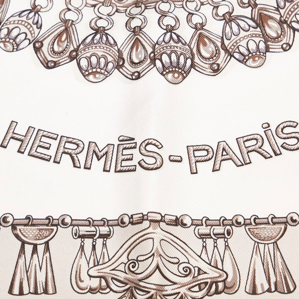 エルメス カレ90 PARURES DES SABLES 砂漠のアクセサリー スカーフ ホワイト グレー シルク レディース HERMES 【中古】