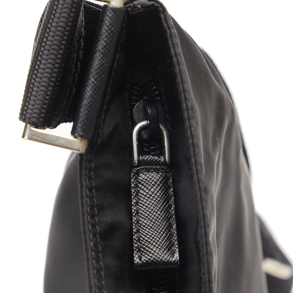 プラダ 三角ロゴプレート 斜め掛け ショルダーバッグ  ブラック ナイロン レディース PRADA 【中古】