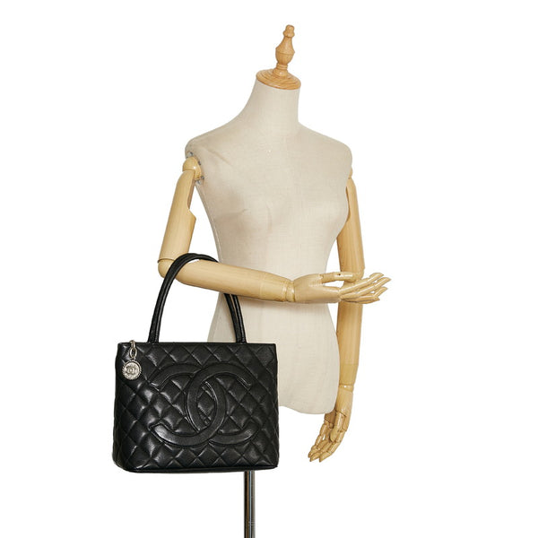 シャネル 復刻トート シルバー金具 キルティング トートバッグ ブラック キャビアスキン レディース CHANEL 【中古】