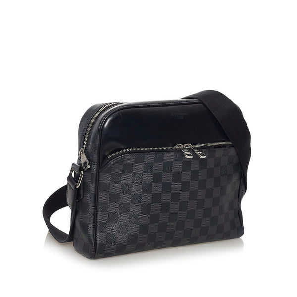 ルイ ヴィトン ダミエ グラフィット デイトンPM 斜め掛け ショルダーバッグ N41408 ブラック PVC レザー レディース LOUIS VUITTON 【中古】