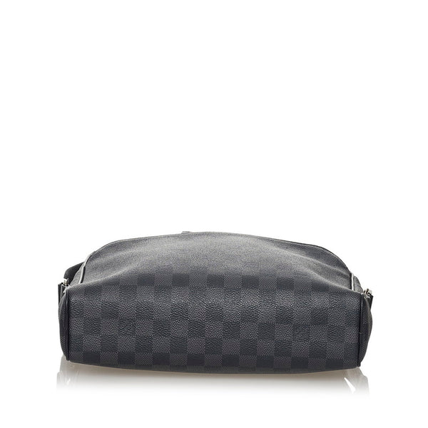 ルイ ヴィトン ダミエ グラフィット デイトンPM 斜め掛け ショルダーバッグ N41408 ブラック PVC レザー レディース LOUIS VUITTON 【中古】