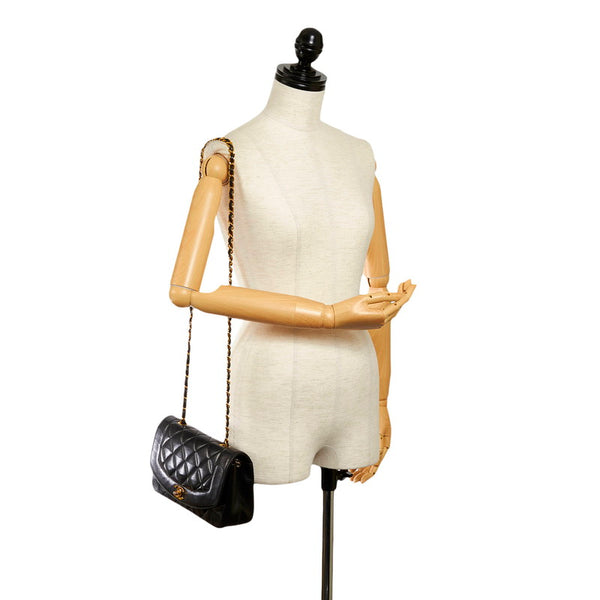 シャネル マトラッセ ダイアナ チェーン 斜め掛け ショルダーバッグ ブラック ラムスキン レディース CHANEL 【中古】
