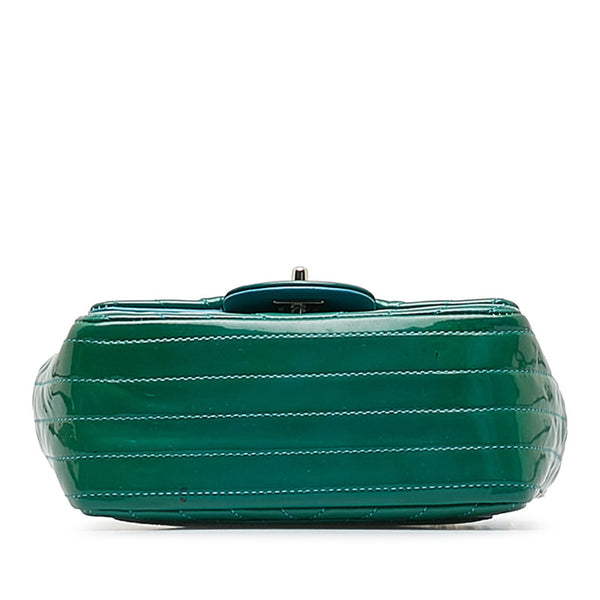 シャネル ココマーク Vステッチ チェーン ショルダーバッグ エメラルドグリーン パテントレザー レディース CHANEL 【中古】