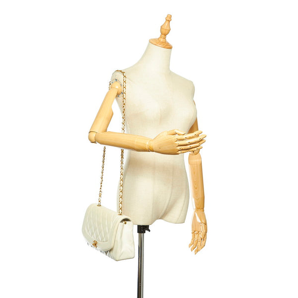 シャネル マトラッセ ダイアナ ココマーク ホワイト ラムスキン チェーン ショルダーバッグ レディース CHANEL 中古