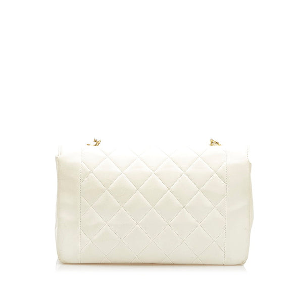 シャネル マトラッセ ダイアナ ココマーク ホワイト ラムスキン チェーン ショルダーバッグ レディース CHANEL 中古