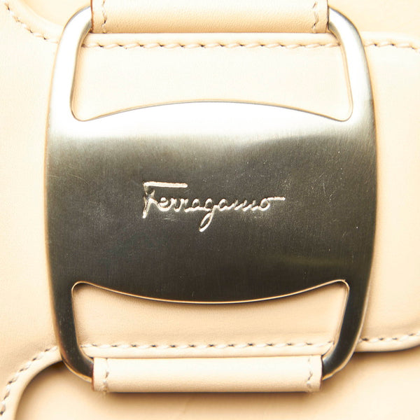 サルヴァトーレフェラガモ AQ-21 8691 ベージュ レザー ショルダーバッグ レディース Salvatore Ferragamo 中古