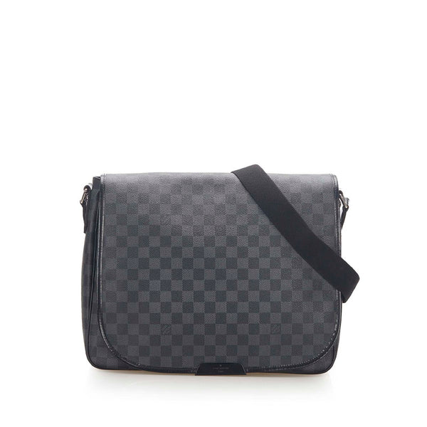 ルイ ヴィトン ダミエグラフィット ダニエルMM N58029  ブラック PVC ショルダーバッグ メンズ LOUIS VUITTON 中古