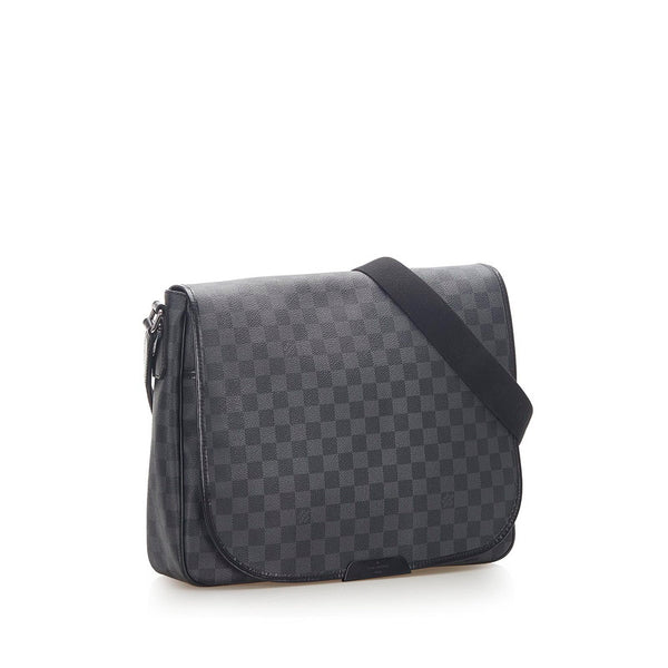 ルイ ヴィトン ダミエグラフィット ダニエルMM N58029  ブラック PVC ショルダーバッグ メンズ LOUIS VUITTON 中古