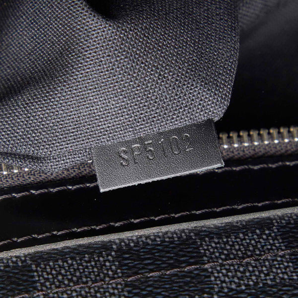 ルイ ヴィトン ダミエグラフィット ダニエルMM N58029  ブラック PVC ショルダーバッグ メンズ LOUIS VUITTON 中古