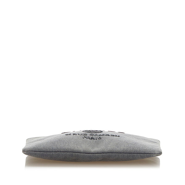 シャネル ドーヴィル グレー キャンバス クラッチバッグ レディース CHANEL 中古