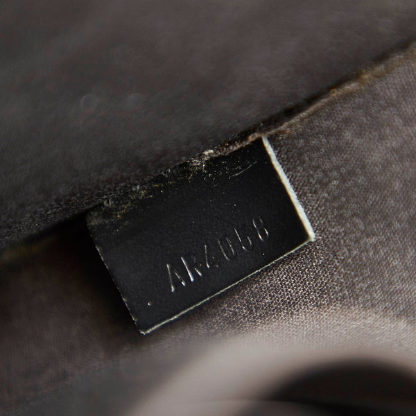 ルイ ヴィトン エピ マドレーヌ M59332 ブラック レザー 肩掛け ショルダーバッグ レディース LOUIS VUITTON 中古