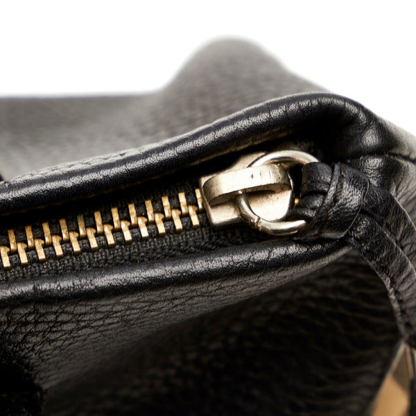 バーバリー 牙　チャーム ブラック レザー PVC ハンドバッグ レディース BURBERRY 【中古】