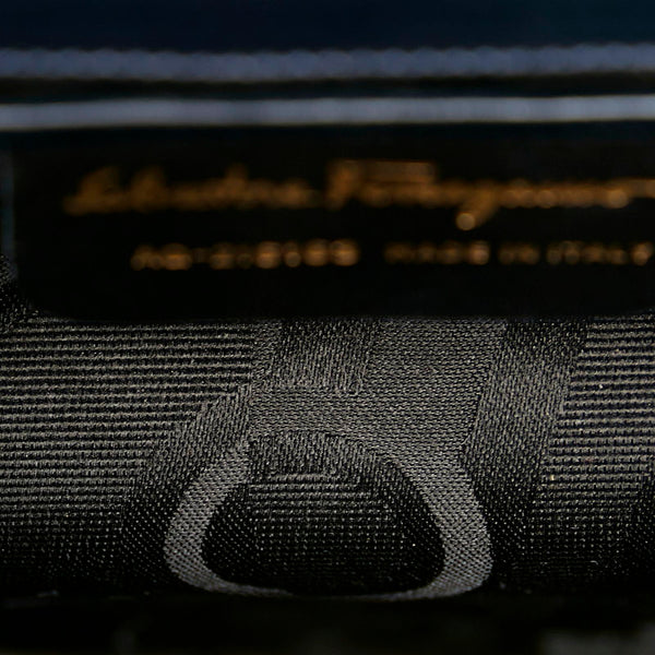 サルヴァトーレフェラガモ ヴァラリボン ネイビー レザー チェーン ショルダーバッグ レディース Salvatore Ferragamo 【中古】