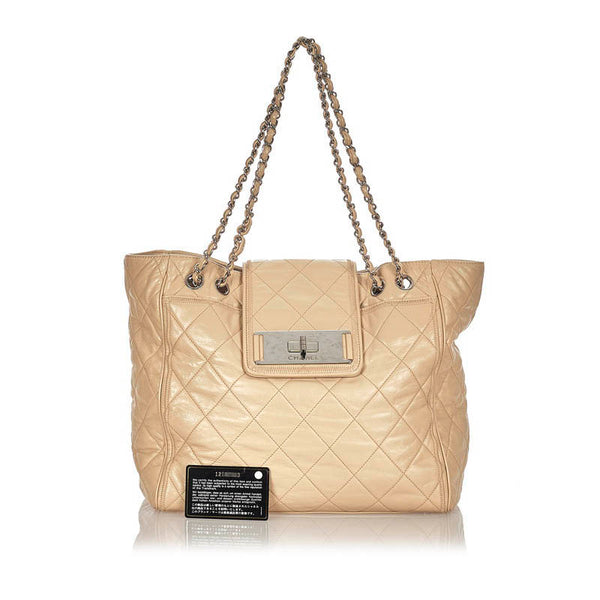 シャネル マトラッセ  ベージュ レザー チェーンショルダーバッグ レディース CHANEL 【中古】