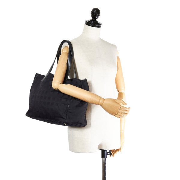 シャネル ニュートラベル ブラック ナイロン レザー トートバッグ レディース CHANEL 【中古】