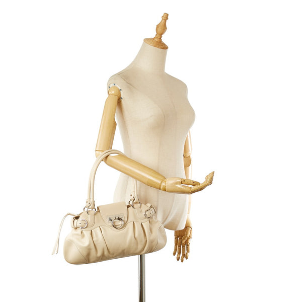 サルヴァトーレフェラガモ ガンチーニ AU-21 6317 ホワイト ベージュ レザー ハンドバッグ レディース Salvatore Ferragamo 【中古】