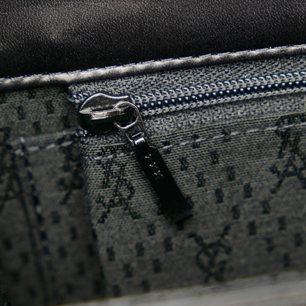 イヴ サンローラン ブラック エナメル クラッチバッグ レディース YVES SAINT LAURENT 【中古】