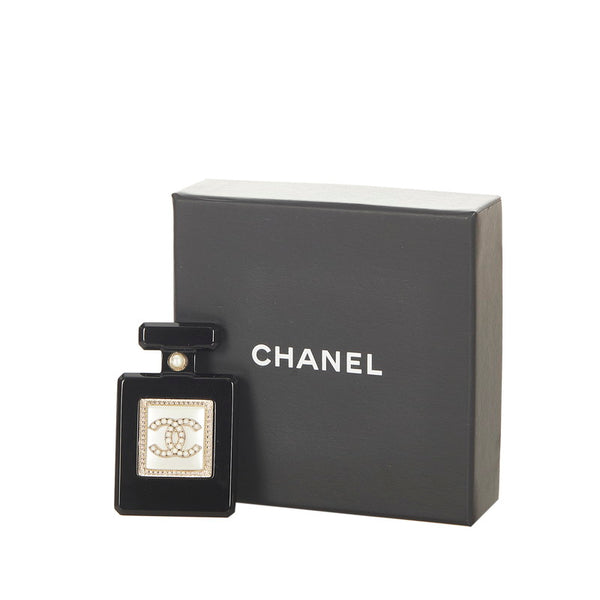 シャネル ブラック プラスチック ブローチ レディース CHANEL 【中古】