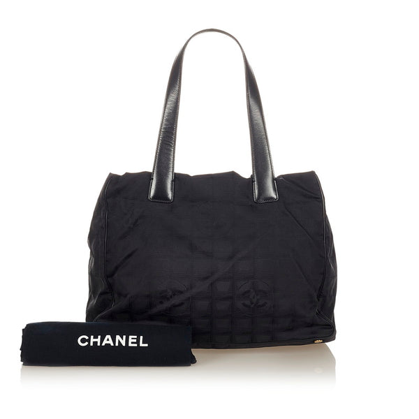 シャネル ニュートラベル ブラック ナイロン トートバッグ レディース CHANEL 【中古】