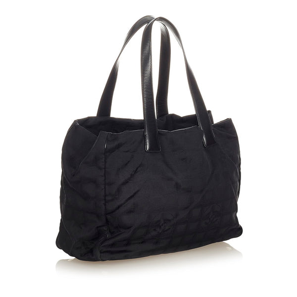シャネル ニュートラベル ブラック ナイロン トートバッグ レディース CHANEL 【中古】