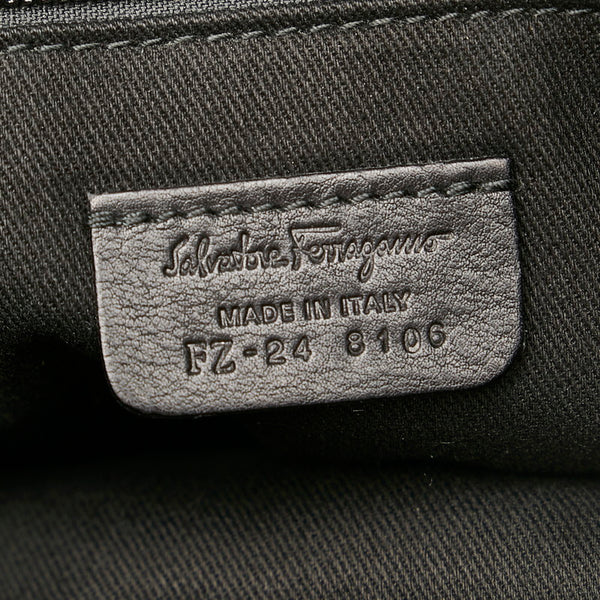 サルヴァトーレフェラガモ ロゴ ストラップ FZ-24 8106 ブラック レザー 斜め掛け ショルダーバッグ メンズ Salvatore Ferragamo 【中古】