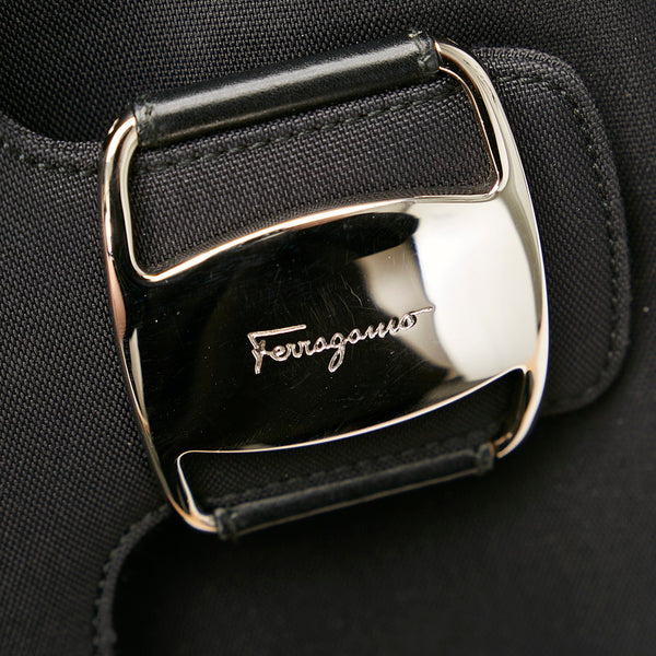 サルヴァトーレフェラガモ ヴァラ BZ-21 8188 ブラック ナイロン レザー 肩掛け ショルダーバッグ レディース Salvatore Ferragamo 【中古】