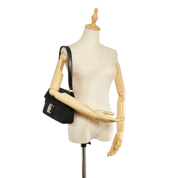 サルヴァトーレフェラガモ ヴァラ BZ-21 8188 ブラック ナイロン レザー 肩掛け ショルダーバッグ レディース Salvatore Ferragamo 【中古】