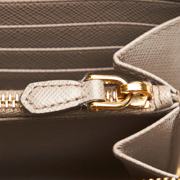 プラダ サフィアーノ グレー レザー ラウンドファスナー 長財布 レディース PRADA 【中古】