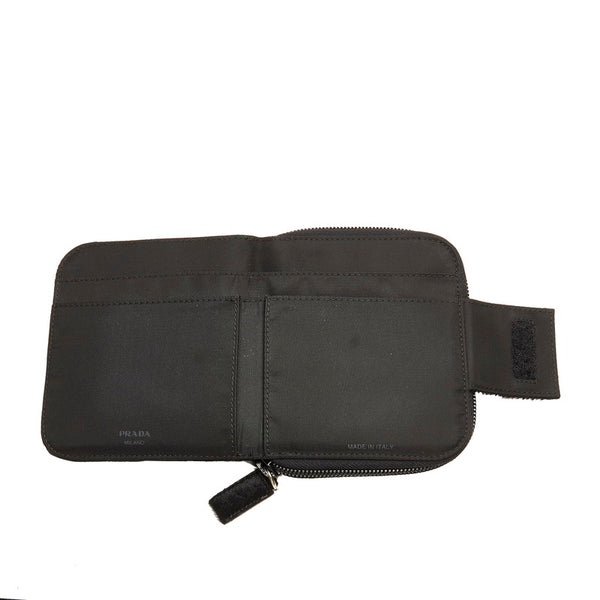 プラダ ブラック フェイクファー 二つ折り財布 レディース PRADA 【中古】