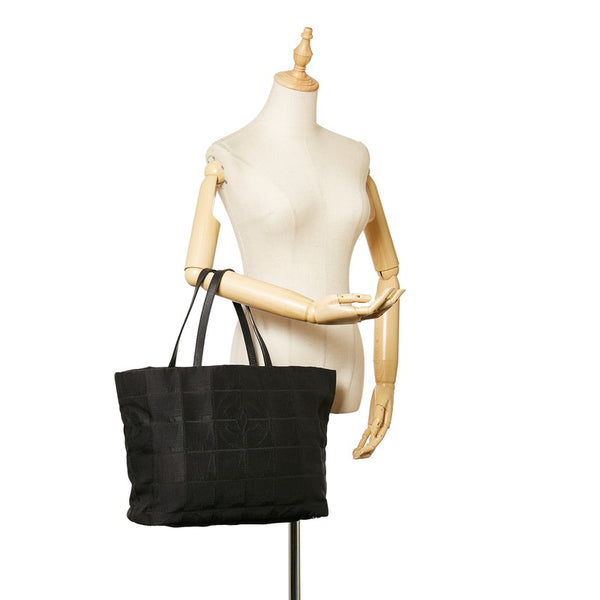 シャネル ニュートラベルライン トートバッグ ブラック ナイロン レザー レディース CHANEL 【中古】
