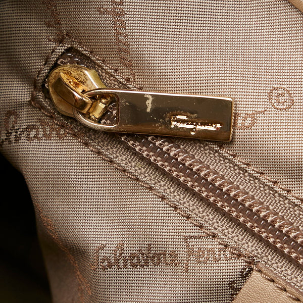 サルヴァトーレフェラガモ ショルダーバッグ AU-21-2773 ベージュ スウェード レザー レディース Salvatore Ferragamo 【中古】