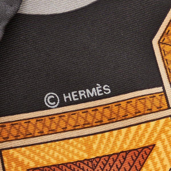 エルメス カレ90　 CUIRS DU DESERT 砂漠の革飾り グレー シルク スカーフ レディース HERMES 【中古】