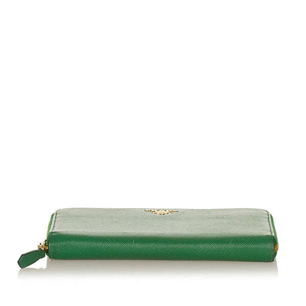 プラダ グリーン レザー サフィアーノ ラウンドファスナー　長財布 レディース PRADA 【中古】