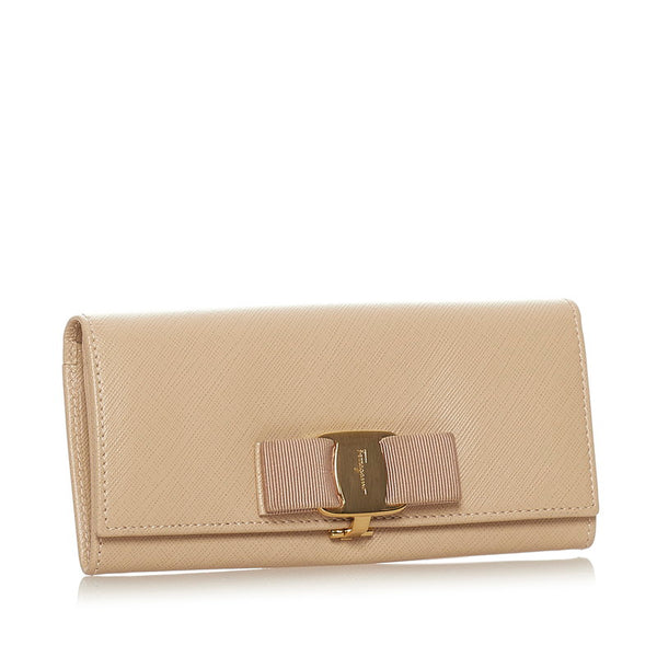 サルヴァトーレフェラガモ ヴァラリボン IY-22 B559 ベージュ レザー 長財布 レディース Salvatore Ferragamo 【中古】