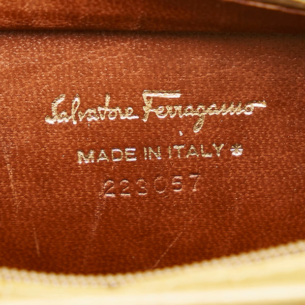 サルヴァトーレフェラガモ ヴァラリボン ポーチ グリーン 型押しレザー レディース Salvatore Ferragamo 【中古】