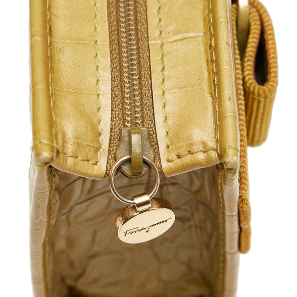 サルヴァトーレフェラガモ ヴァラリボン ポーチ グリーン 型押しレザー レディース Salvatore Ferragamo 【中古】