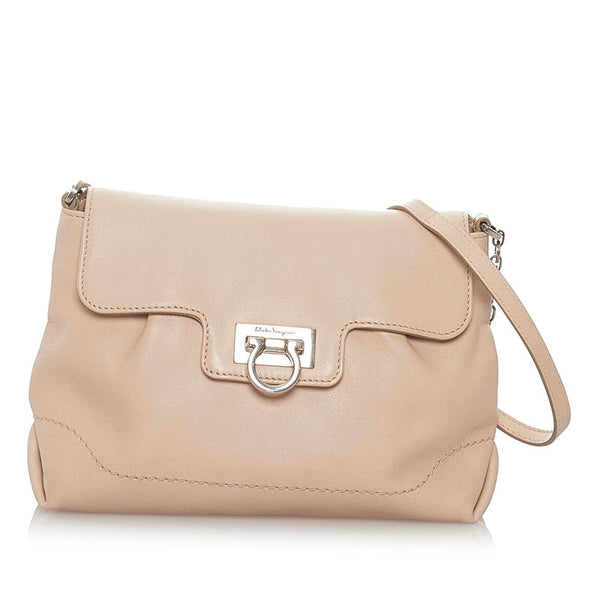 サルヴァトーレフェラガモ ガンチーニ AB-21 D659 ピンクベージュ レザー 斜め掛け チェーン ショルダーバッグ レディース Salvatore Ferragamo 【中古】