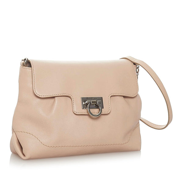 サルヴァトーレフェラガモ ガンチーニ AB-21 D659 ピンクベージュ レザー 斜め掛け チェーン ショルダーバッグ レディース Salvatore Ferragamo 【中古】