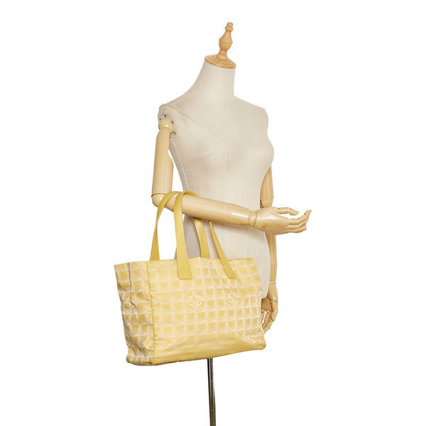 シャネル ニュートラベルライン MM トートバッグ ハンドバッグ イエロー ナイロン レザー レディース CHANEL 【中古】