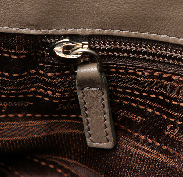 サルヴァトーレフェラガモ FJ-24 9529 グレー レザー ハンドバッグ ユニセックス Salvatore Ferragamo 中古