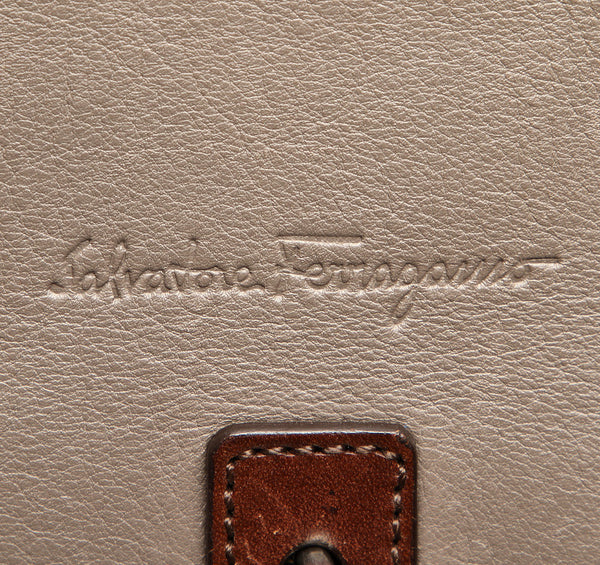 サルヴァトーレフェラガモ FJ-24 9529 グレー レザー ハンドバッグ ユニセックス Salvatore Ferragamo 中古