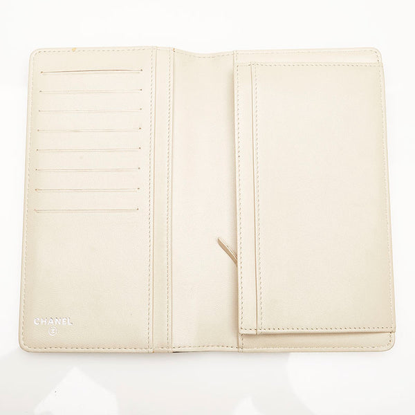 シャネル ココマーク カメリア 型押し 二つ折り財布 グレー ホワイト ラムスキン レディース CHANEL 【中古】