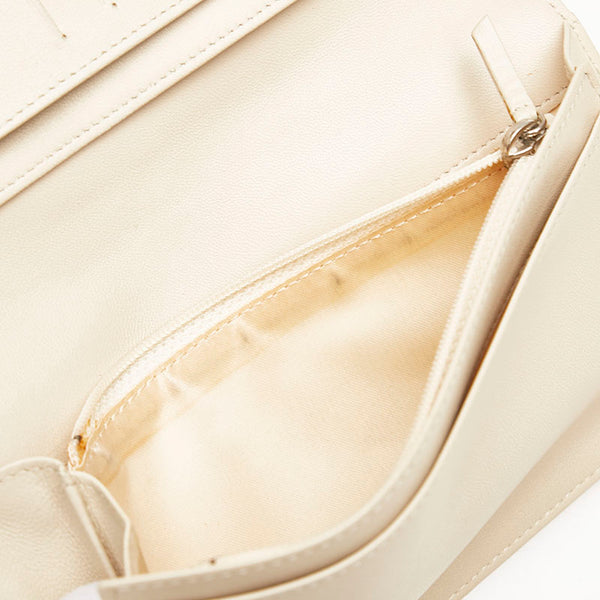 シャネル ココマーク カメリア 型押し 二つ折り財布 グレー ホワイト ラムスキン レディース CHANEL 【中古】