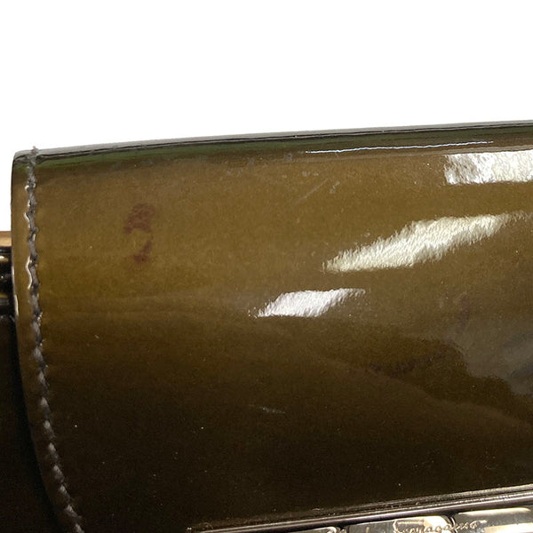 サルヴァトーレフェラガモ ガンチーニ ハンドバッグ AB-21 5370 カーキ パテントレザー レディース Salvatore Ferragamo 【中古】