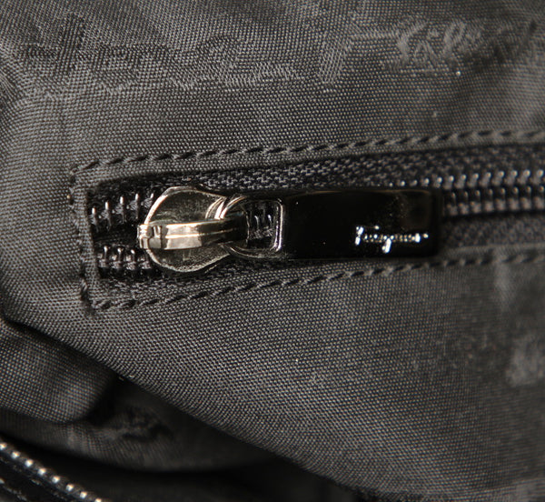 サルヴァトーレフェラガモ AU-21 0735 ブラック 黒 ナイロン レザー ショルダーバッグ レディース Salvatore Ferragamo 中古