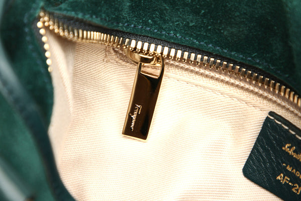 サルヴァトーレフェラガモ グリーン スウェード レザー ハンドバッグ レディース Salvatore Ferragamo 【中古】