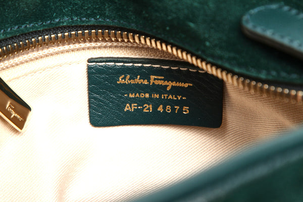 サルヴァトーレフェラガモ グリーン スウェード レザー ハンドバッグ レディース Salvatore Ferragamo 【中古】